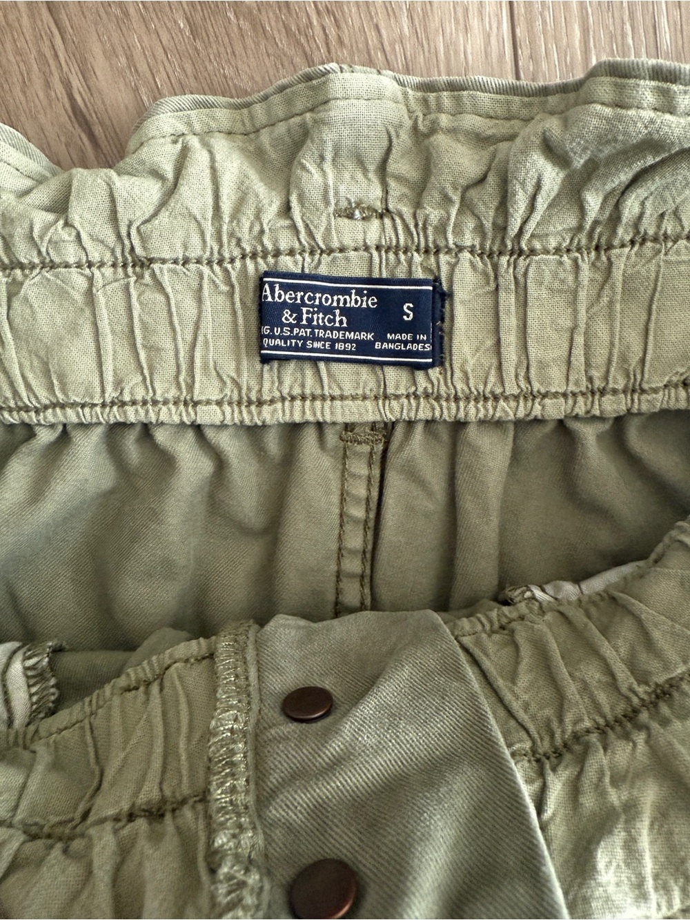 Abercrombie & Fitch Olive Green Paperbag Waist Shorts - Size S - Picture 4 of 5